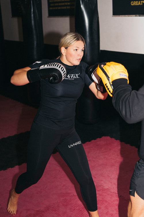 Warum immer mehr Frauen den Kampfsport für sich entdecken: Fitness, Selbstverteidigung und Empowerment