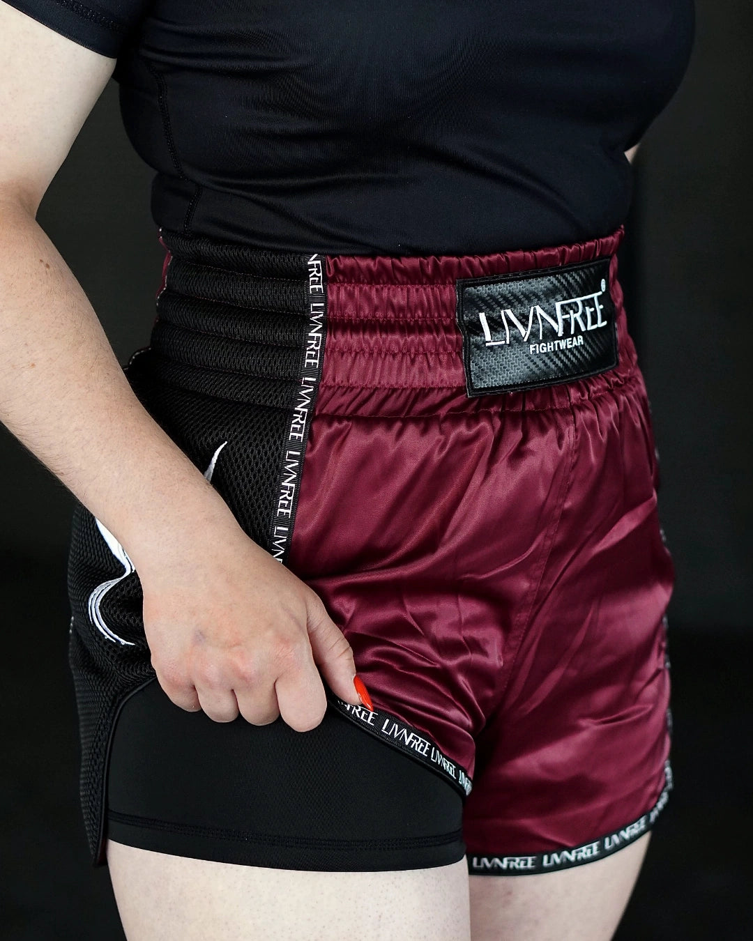 Integrierte Innenshorts der 2-in-1 Muay Thai Shorts in Burgund, Detail des Mesh-Einsatzes